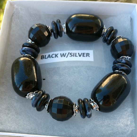 3/$15.🩸Bracelet with Black Art Acrylic Beads No Metal - Picture 7 of 8